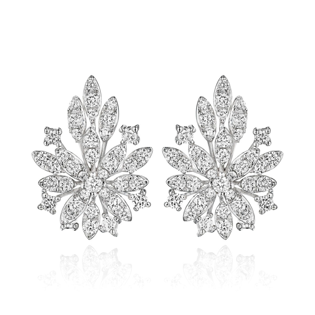 Bouquet diamond earrings in 18k white gold, close-up