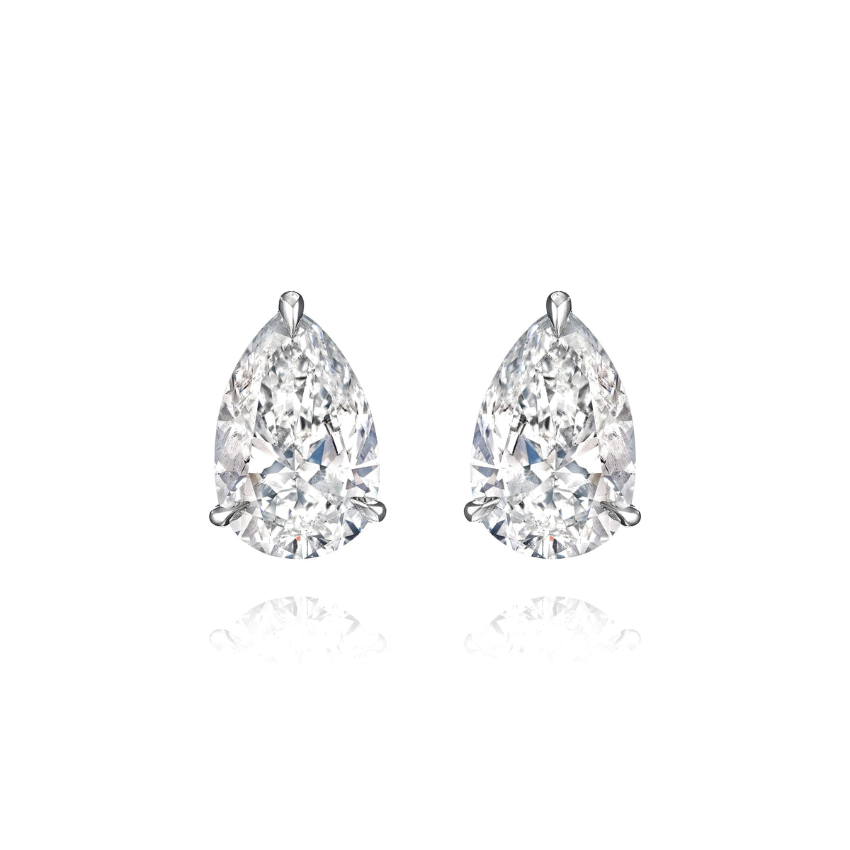 Pear shape diamond stud earrings in 18k gold